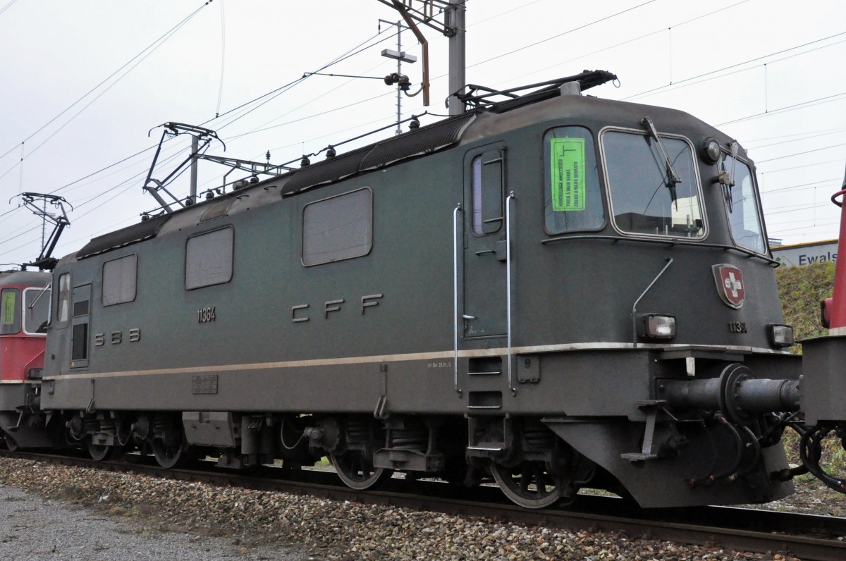 Re 4/4 III 11364 am Güterbahnhof Muttenz. Die Aufnahme stammt vom 12.01.2014.
