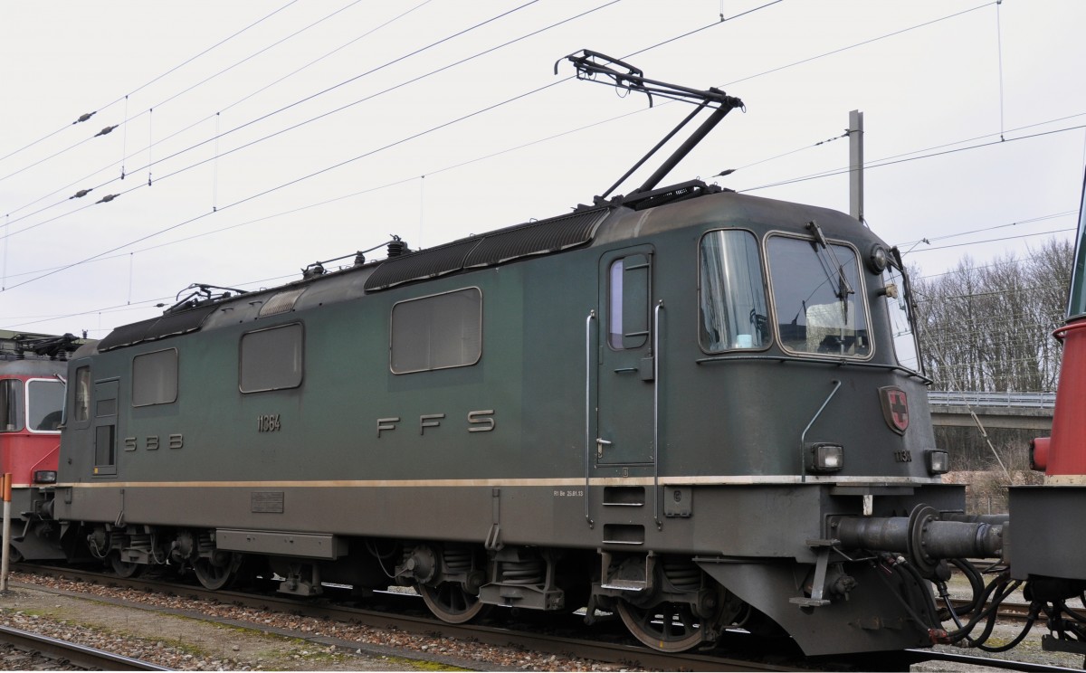Re 4/4 III 11364 am Güterbahnhof Muttenz. Die Aufnahme stammt vom 13.01.2014.