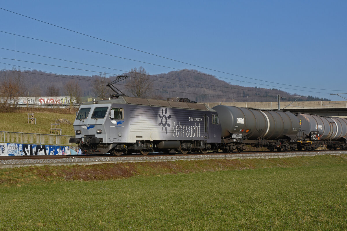 Re 446 017-6 der EDG fährt Richtung Bahnhof Itingen. Die Aufnahme stammt vom 01.03.2021.