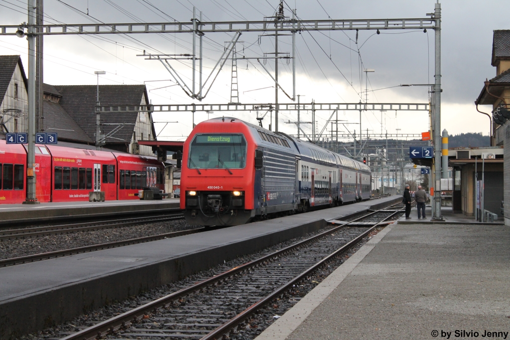 Re 450 040-1 ''Hinwil'' am 27.1.2013 in Oberwinterthur als Dienstzug nach Seuzach.