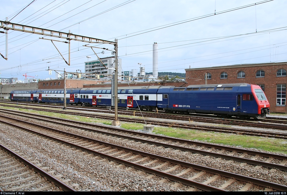 Re 450 099-7  Volketswil  der S-Bahn Zürich (SBB) ist im Gleisvorfeld von Zürich HB (CH) abgestellt.
Aufgenommen im IR 2262 (IR 37) von Zürich HB (CH) nach Basel SBB (CH).
[10.7.2018 | 10:11 Uhr]