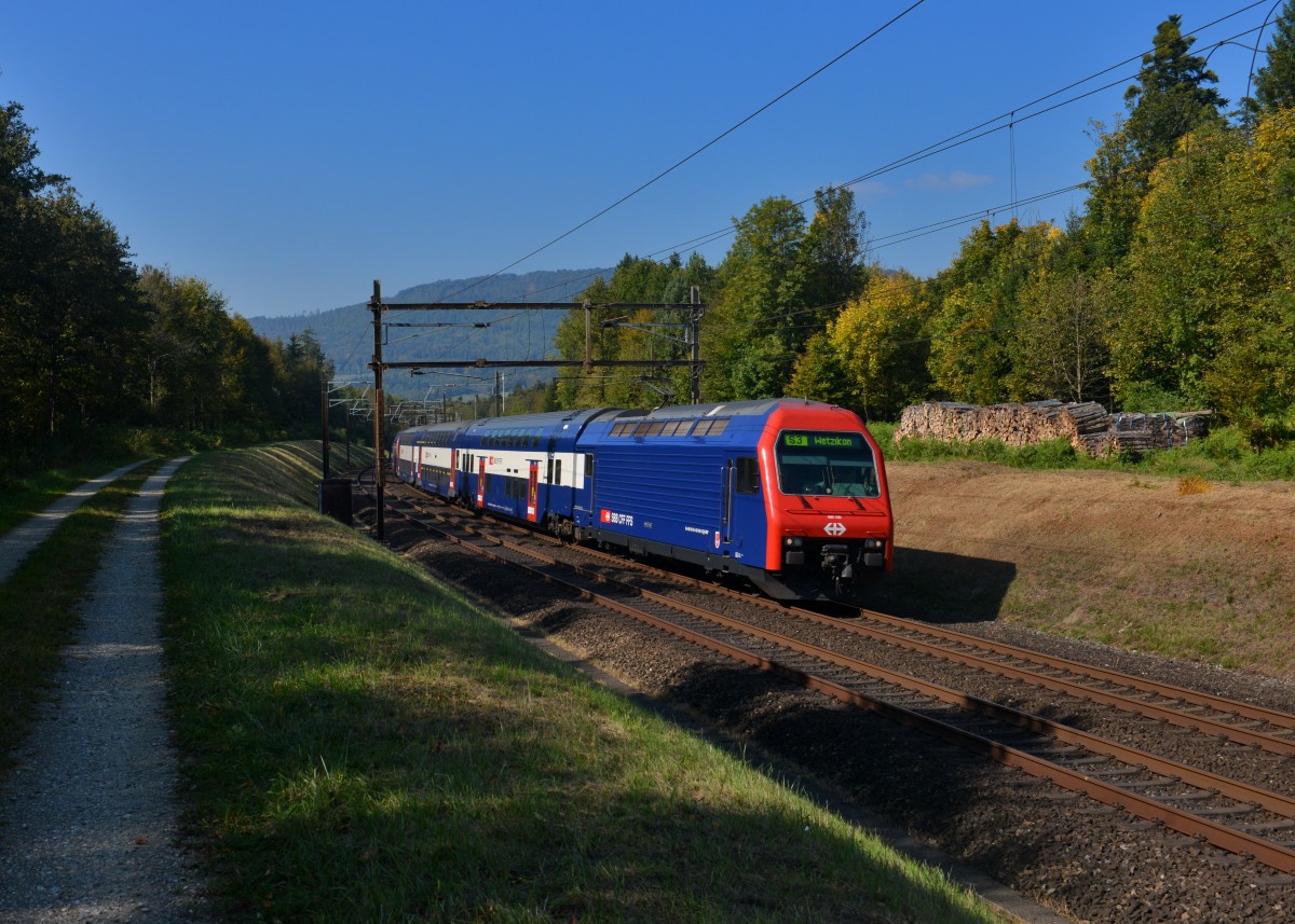 Re 450 100 als S3 nach Wetzikon am 01.10.2015 bei Rupperswil. 