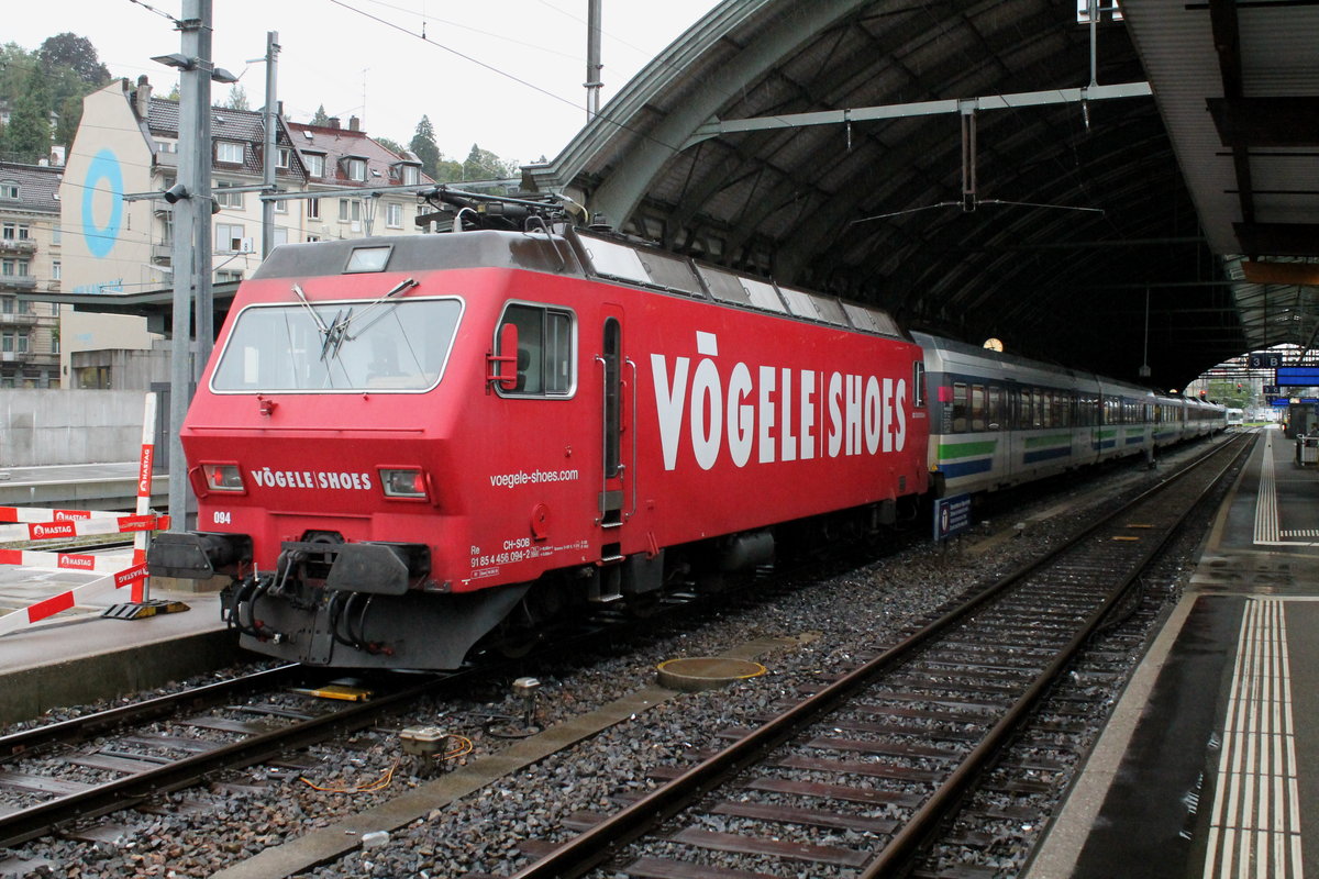 Re 456 094-2 ''Vögele Shoes'' am 8.9.2019 in St.Gallen