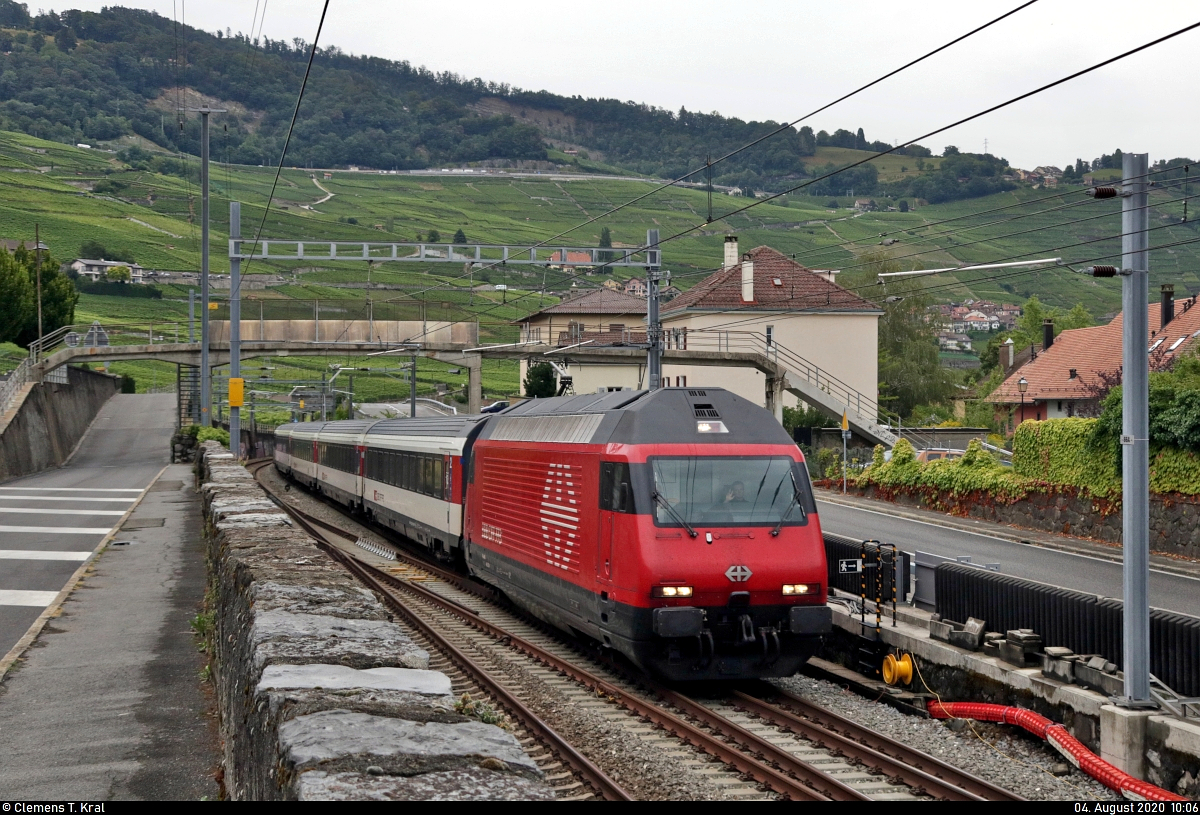 Re 460 ??? unterwegs in Cully VD (CH).
Viele Grüße zurück an den Lokführer!

🧰 SBB
🚝 IR 1812 (IR 90) Brig (CH)–Genève-Aéroport (CH)
🚩 Bahnstrecke Vallorbe–Domodossola (Simplonstrecke | 100/200)
🕓 4.8.2020 | 10:06 Uhr