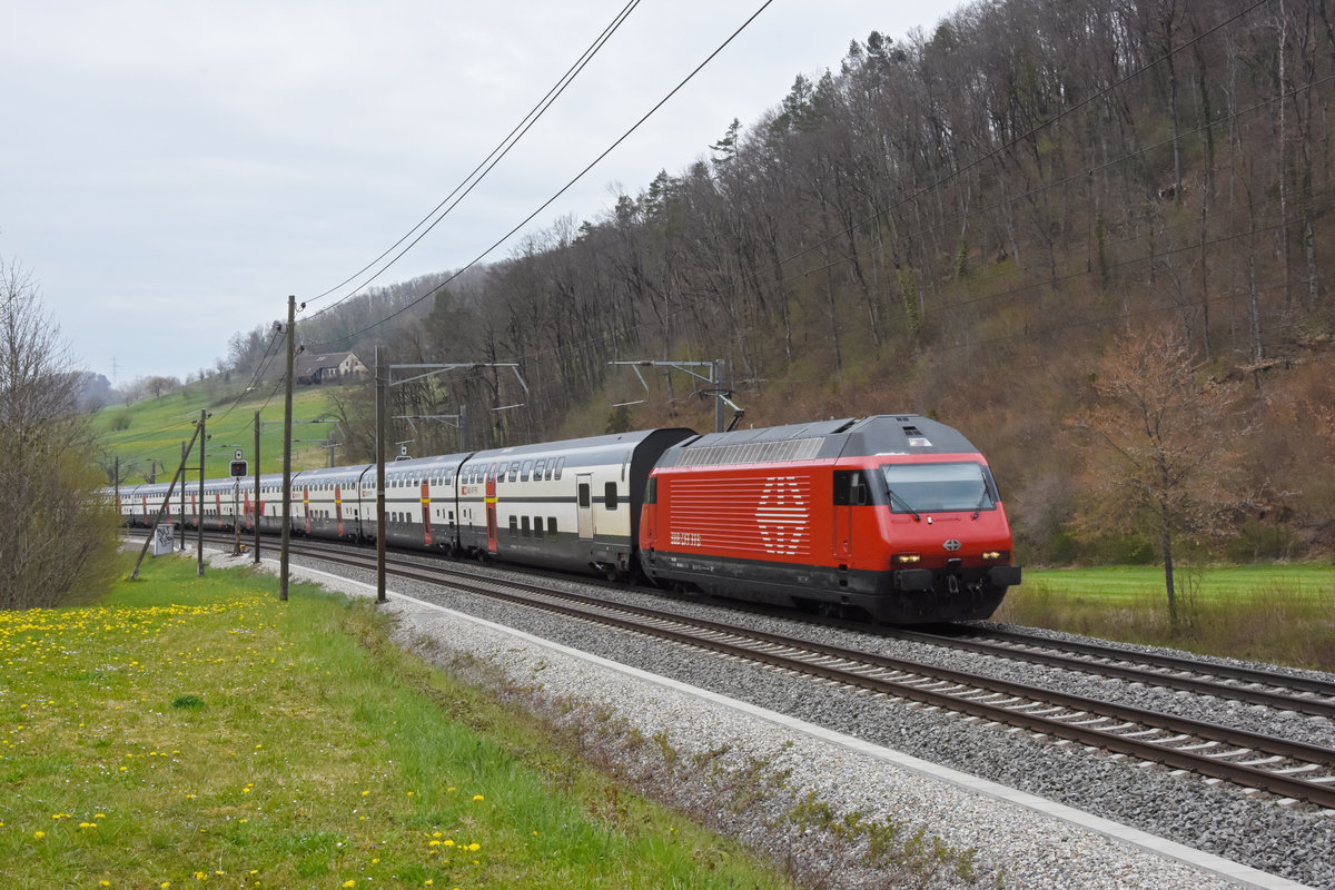 Re 460 000-3 fährt Richtung Bahnhof Tecknau. Die Aufnahme stammt vom 19.04.2021.