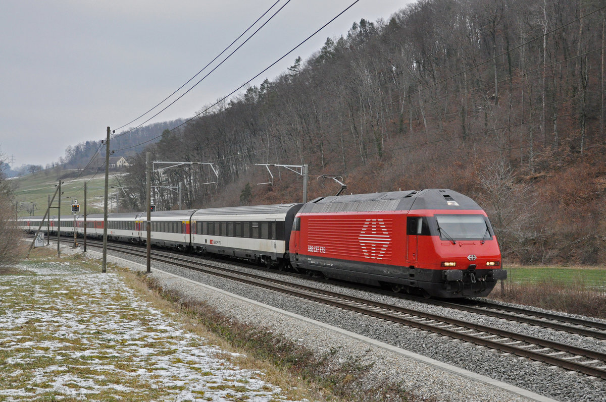 Re 460 001-0 fährt Richtung Bahnhof Tecknau. Die Aufnahme stammt vom 11.01.2021.