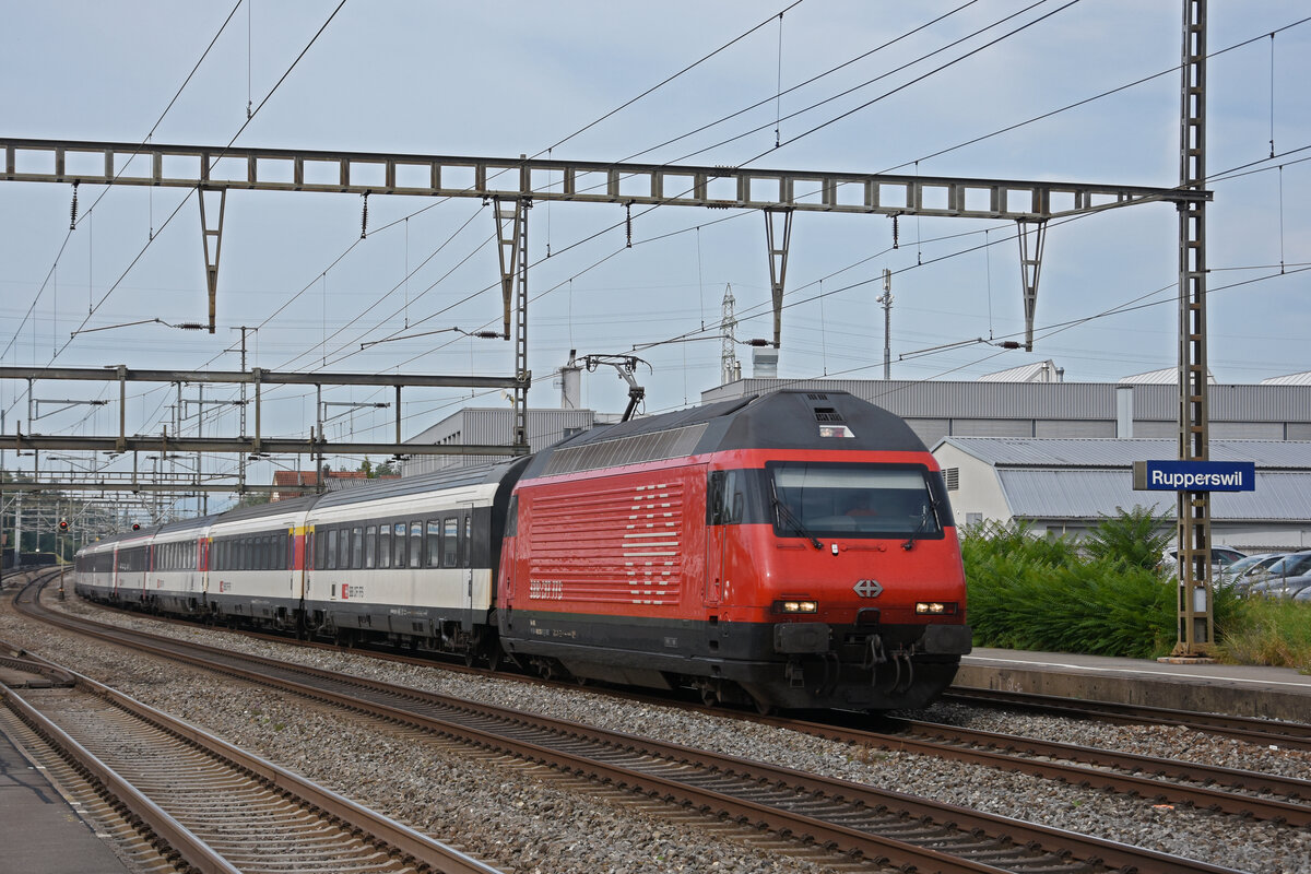 Re 460 003-7 durchfährt den Bahnhof Rupperswil. Die Aufnahme stammt vom 07.09.2021.