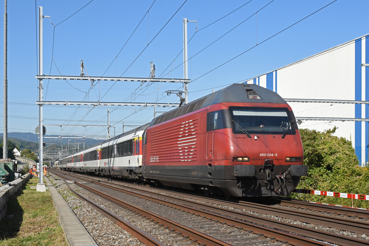 Re 460 004-5 fährt Richtung Bahnhof Itingen. Die Aufnahme stammt vom 17.09.2019.