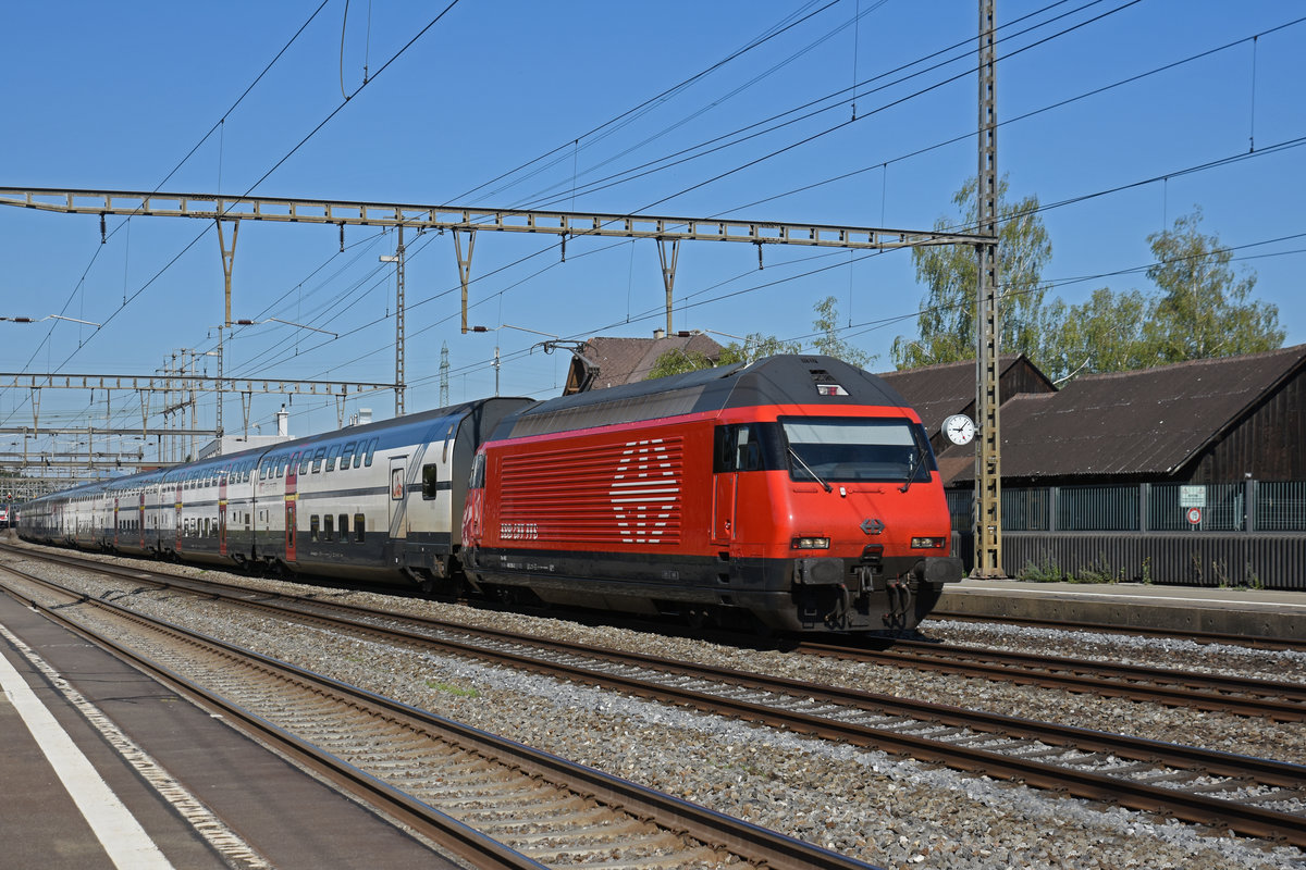 Re 460 005-2 durchfährt den Bahnhof Rupperswil. Die Aufnahme stammt vom 24.06.2020.