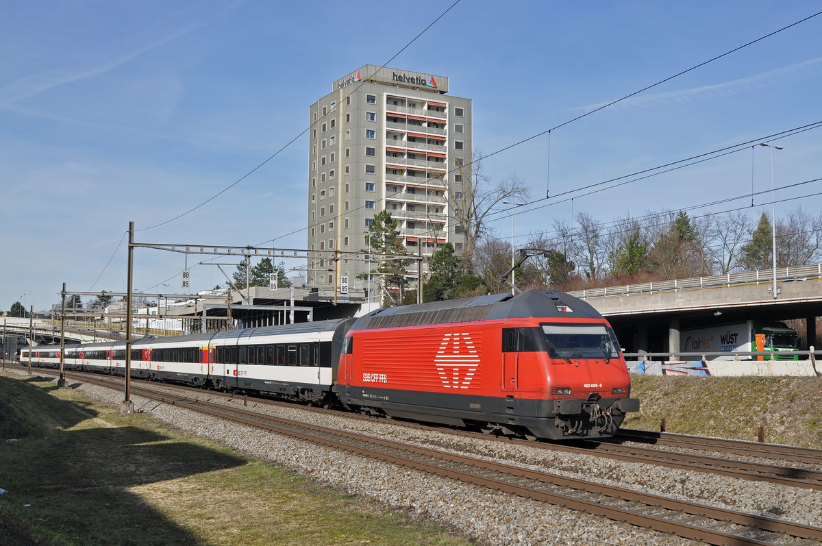 Re 460 006-0 fährt Richtung Bahnhof SBB. Die Aufnahme stammt vom 24.01.2018.