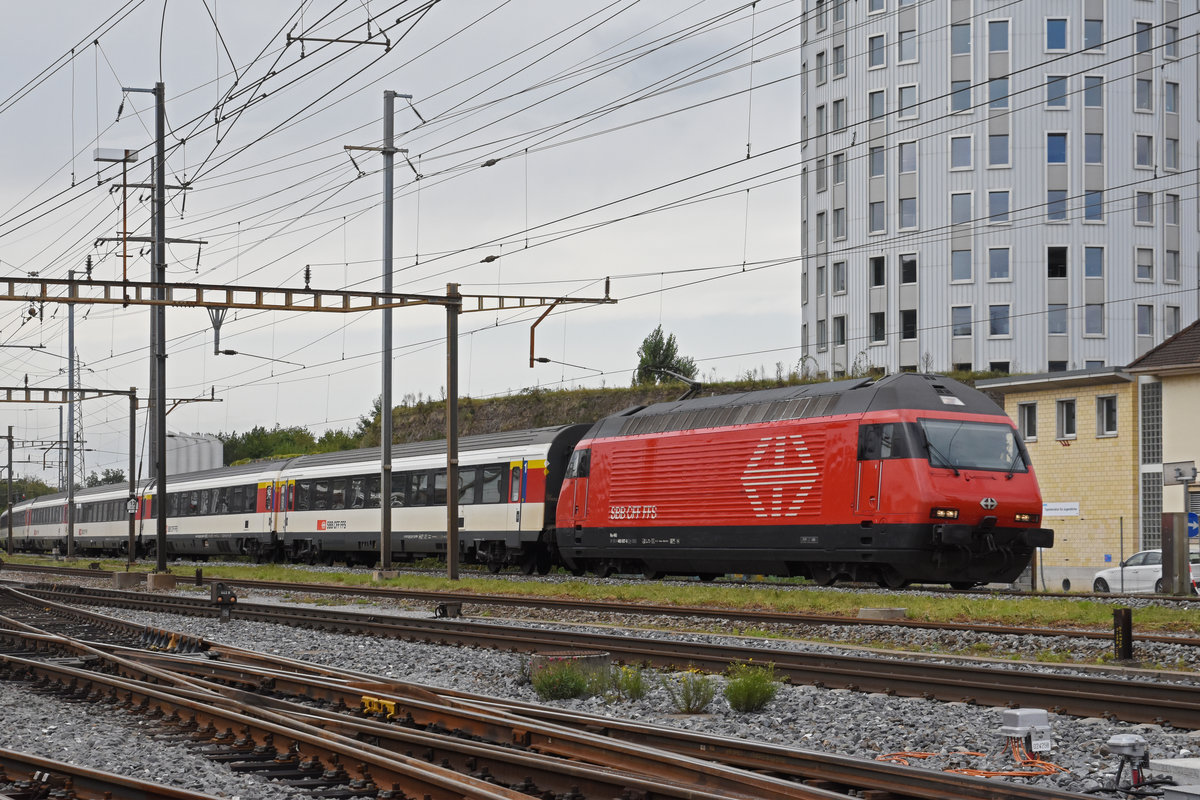 Re 460 007-8 durchfährt den Bahnhof Pratteln. Die Aufnahme stammt vom 05.09.2019.