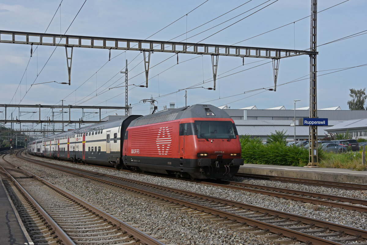 Re 460 008-6 durchfährt den Bahnhof Rupperswil. Die Aufnahme stammt vom 07.09.2021.