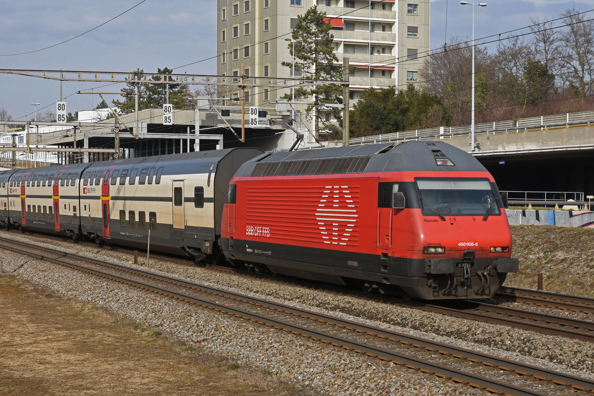 Re 460 008-6 fährt Richtung Bahnhof Muttenz. Die Aufnahme stammt vom 19.02.2019.
