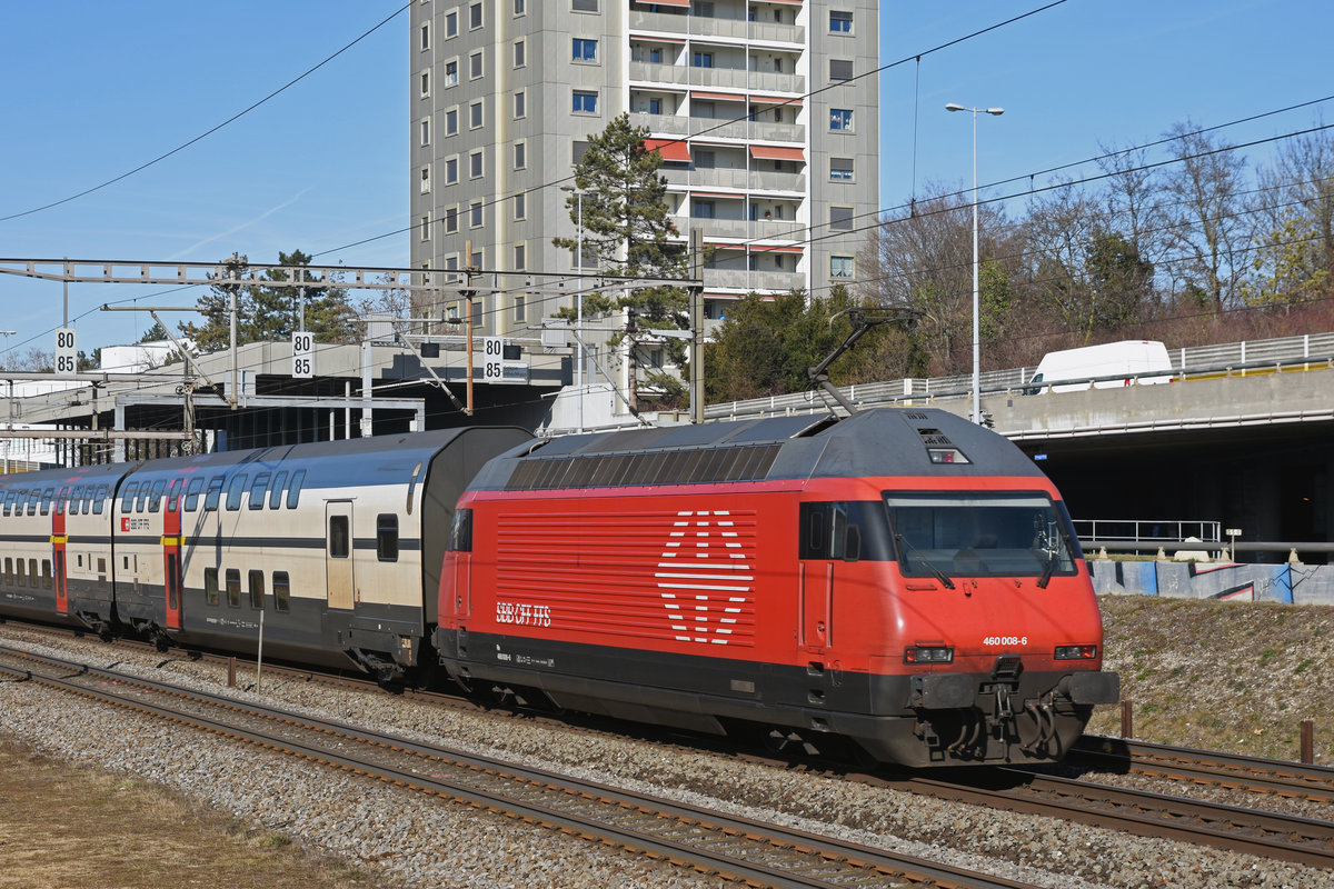 Re 460 008-6 fährt Richtung Bahnhof SBB. Die Aufnahme stammt vom 17.02.2019.