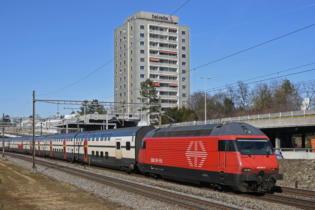 Re 460 008-6 fährt Richtung Bahnhof Muttenz. Die Aufnahme stammt vom 17.02.2019.