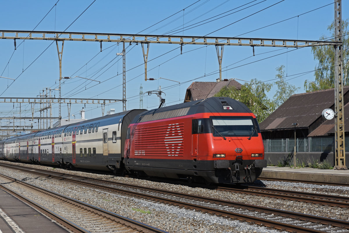 Re 460 009-4 durchfährt den Bahnhof Rupperswil. Die Aufnahme stammt vom 24.06.2020.