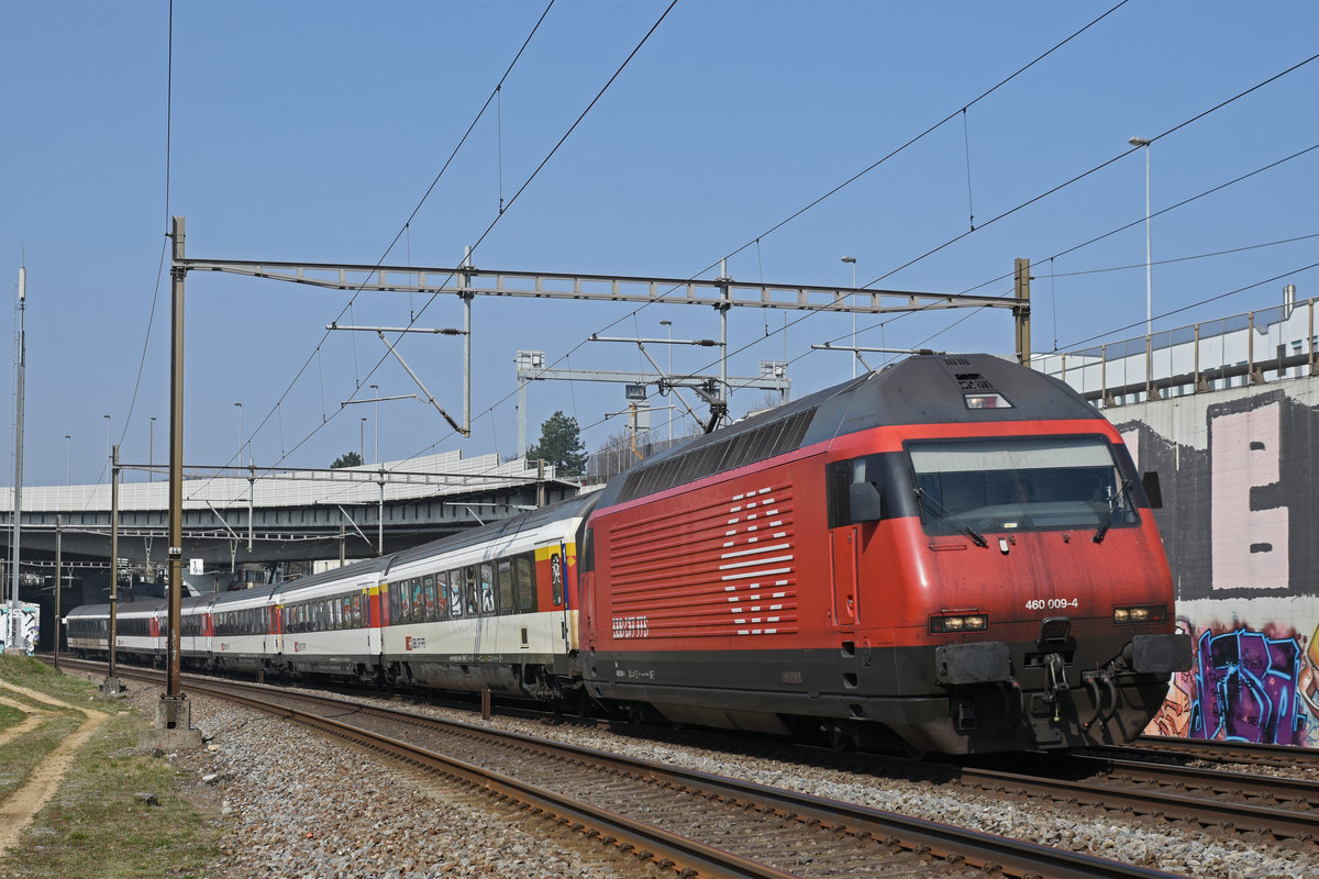 Re 460 009-4 fährt Richtung Bahnhof Muttenz. Die Aufnahme stammt vom 24.03.2019.