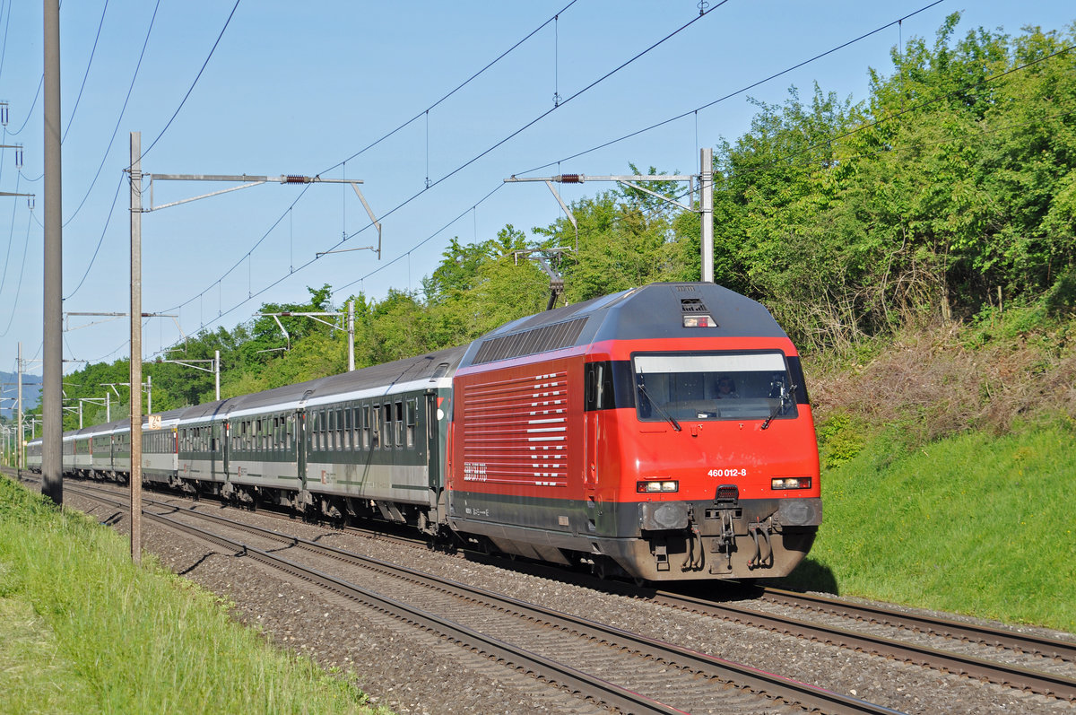 Re 460 012-8 fährt Richtung Bahnhof Kaiseraugst. Die Aufnahme stammt vom 16.05.2017.