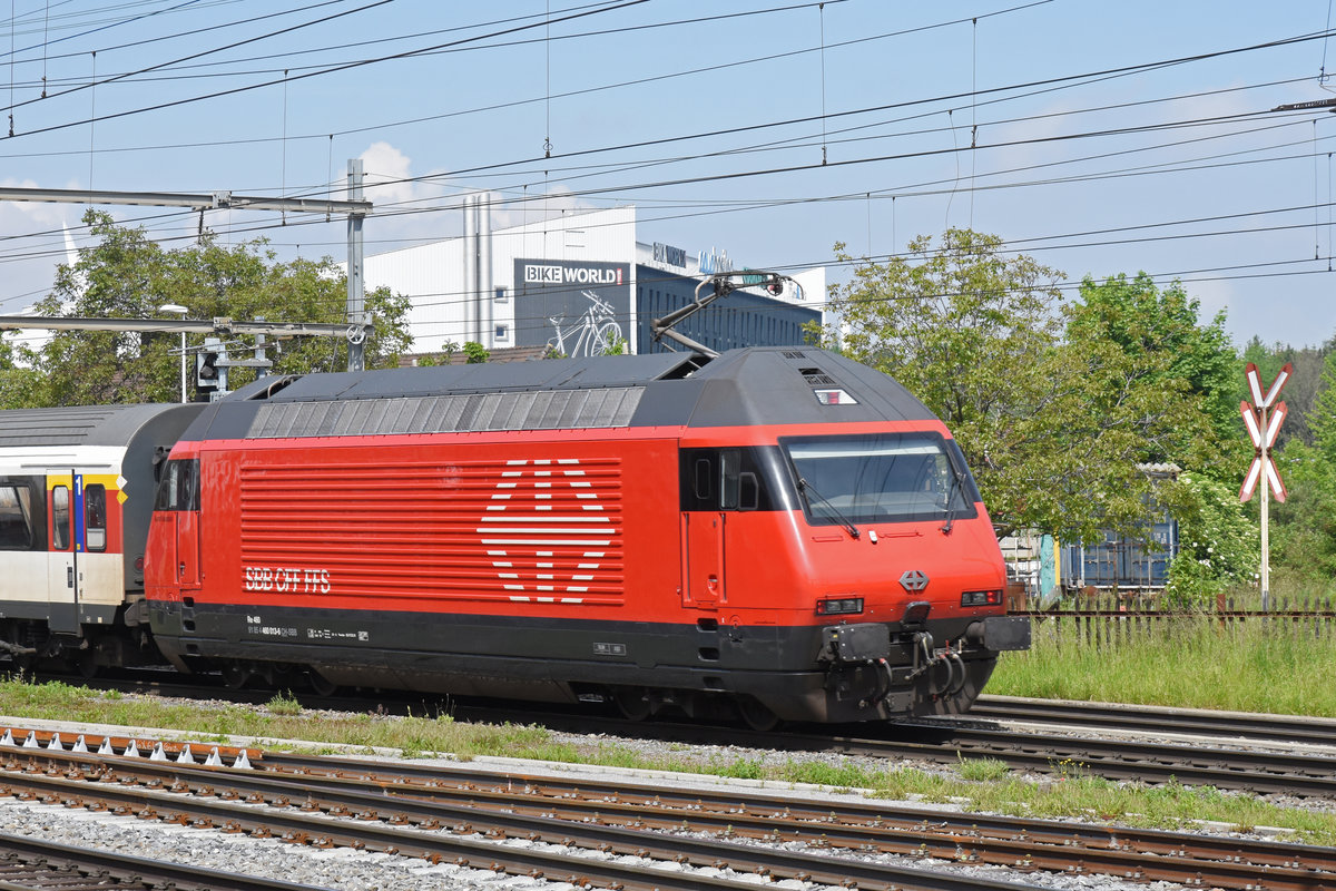 Re 460 013-6 durchfährt den Bahnhof Pratteln. Die Aufnahme stammt vom 22.05.2019.