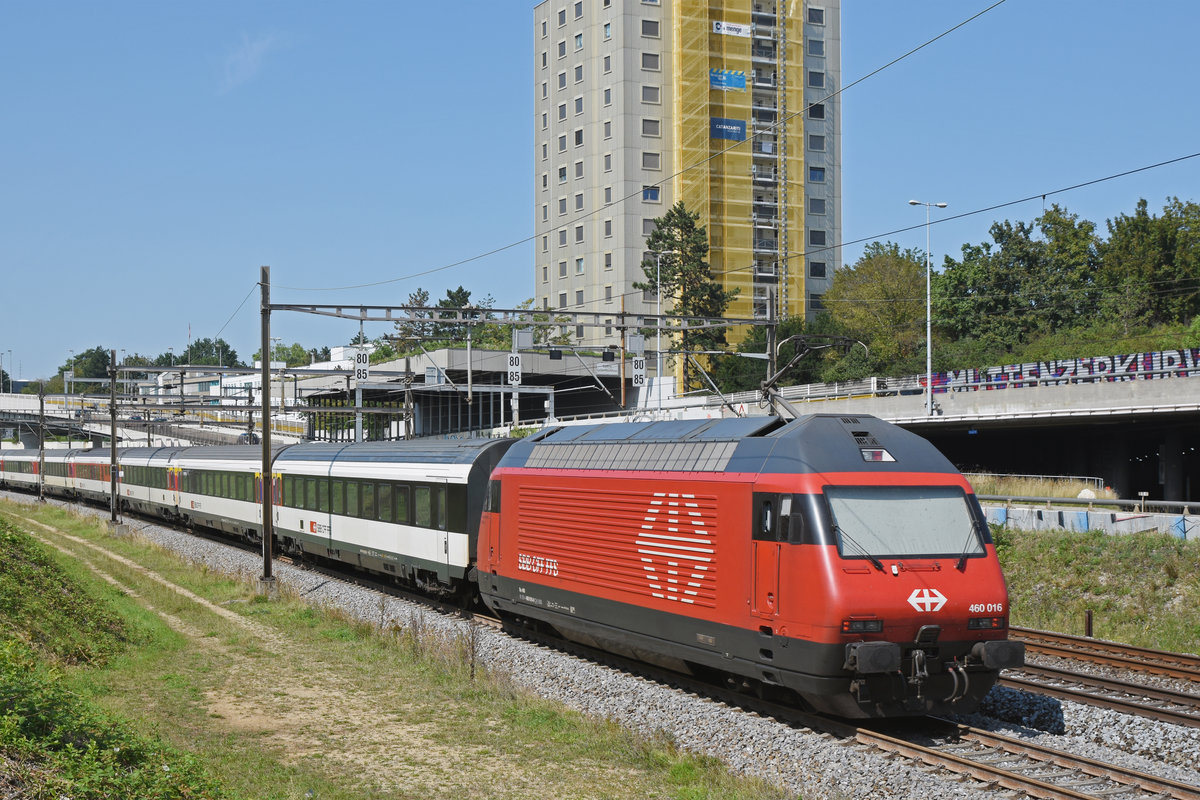 Re 460 016-9 fährt Richtung Bahnhof SBB. Die Aufnahme stammt vom 31.08.2019.