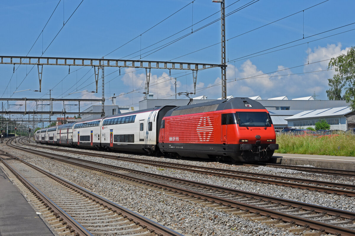 Re 460 019-3 durchfährt den Bahnhof Rupperswil. Die Aufnahme stammt vom 10.06.2021.