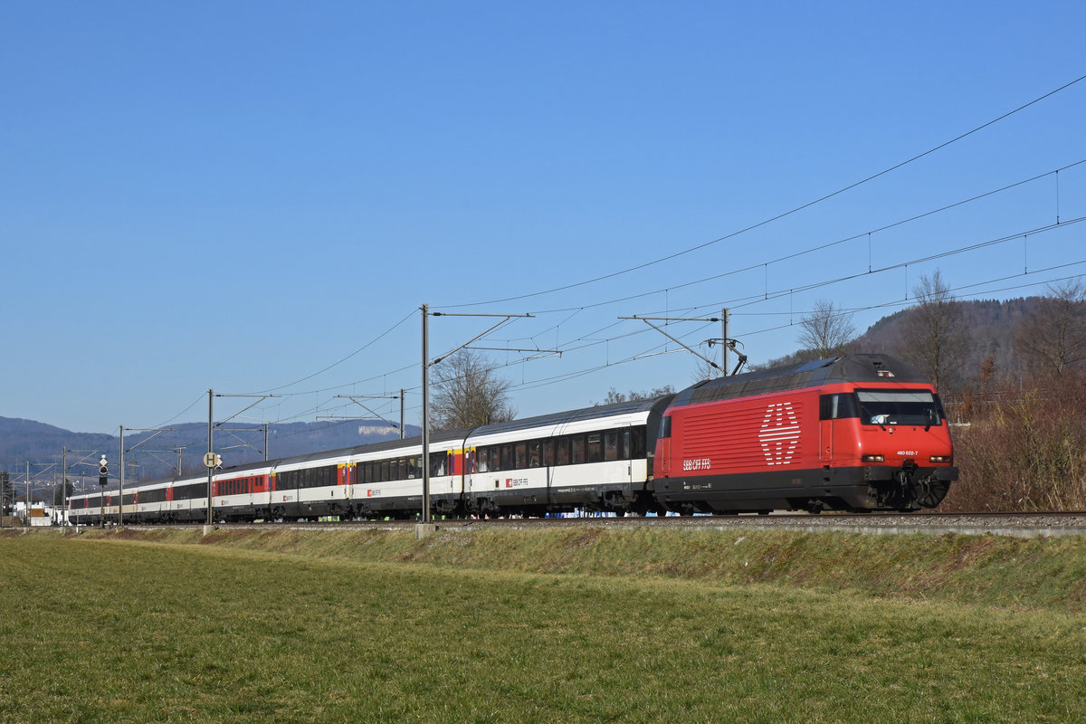 Re 460 022-7 fährt Richtung Bahnhof Sissach. Die Aufnahme stammt vom 27.02.2019.