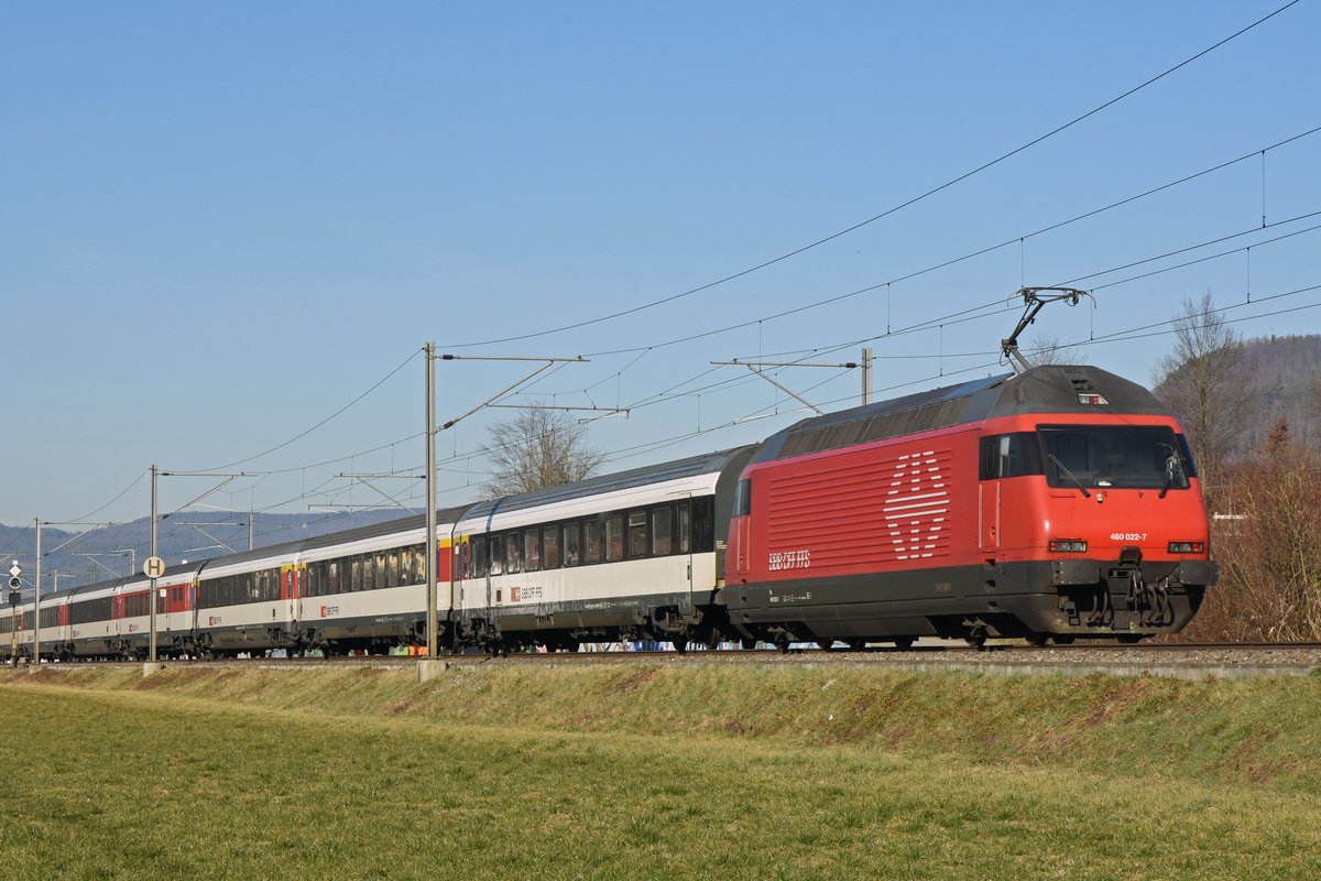 Re 460 022-7 fährt Richtung Bahnhof Itingen. Die Aufnahme stammt vom 27.02.2019.