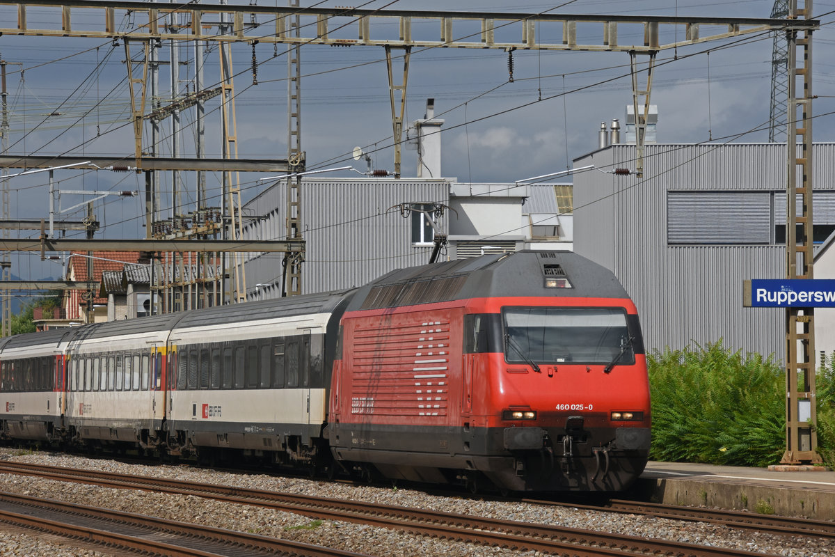 Re 460 025-0 durchfährt den Bahnhof Rupperswil. Die Aufnahme stammt vom 31.07.2019.