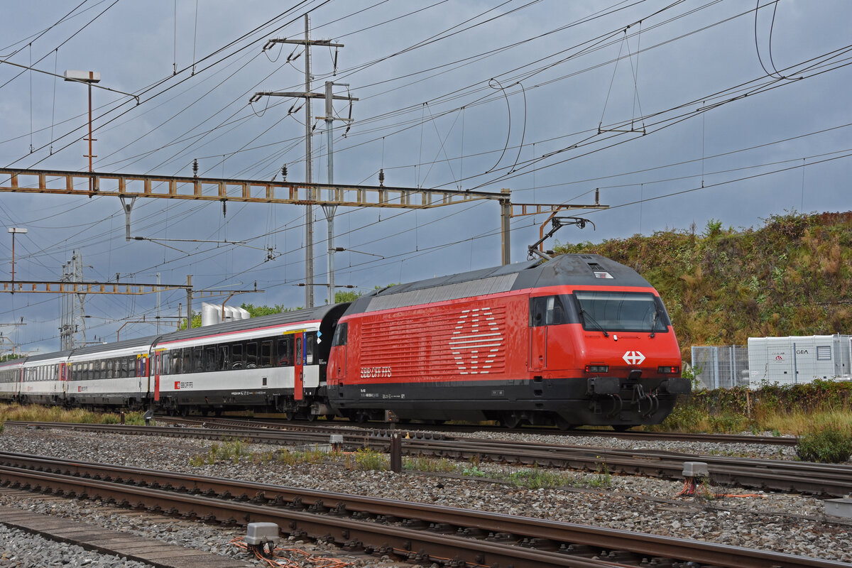 Re 460 026-8 durchfährt den Bahnhof Pratteln. Die Aufnahme stammt vom 16.09.2021.