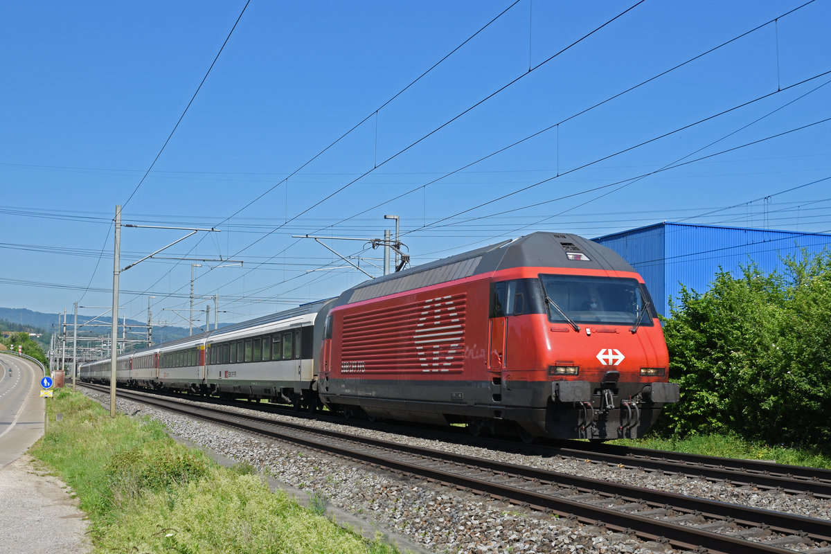 Re 460 026-8 fährt Richtung Bahnhof Itingen. Die Aufnahme stammt vom 19.05.2020.