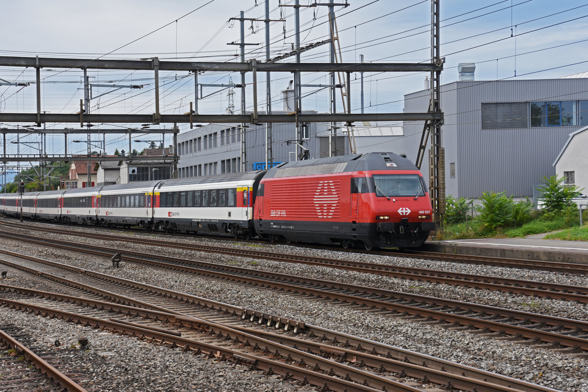 Re 460 027-6 durchfährt den Bahnhof Rupperswil. Die Aufnahme stammt vom 25.08.2020.
