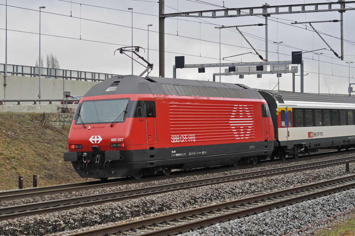 Re 460 027-6 fährt Richtung Bahnhof Muttenz. Die Aufnahme stammt vom 20.12.2017.