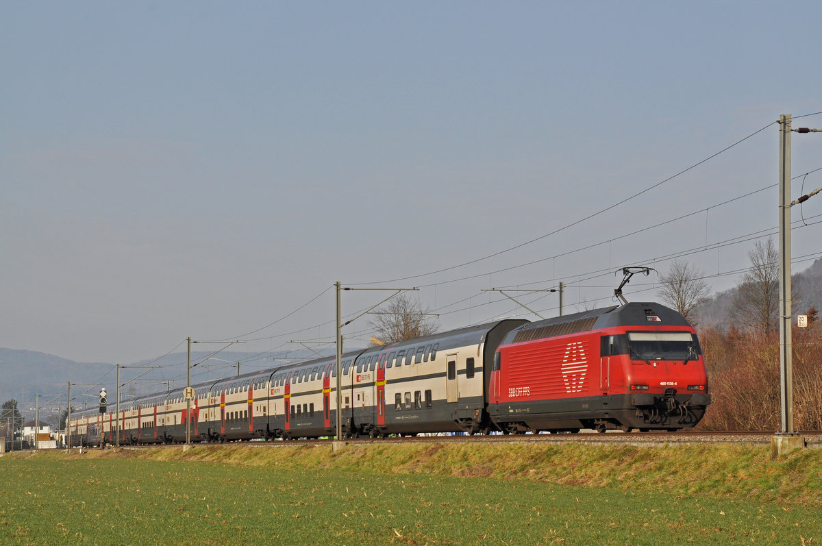 Re 460 028-4 fährt Richtung Bahnhof Sissach. Die Aufnahme stammt vom 25.01.2020.