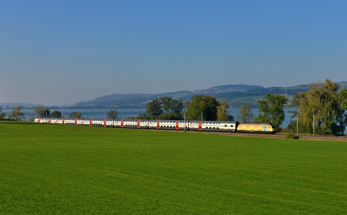 Re 460 029 mit einem IR am 01.10.2015 bei Nottwil. 