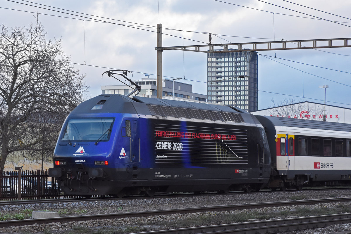 Re 460 031-8 mit der Ceneri 2020 Werbung, durchfährt den Bahnhof Pratteln. Die Aufnahme stammt vom 08.01.2019.