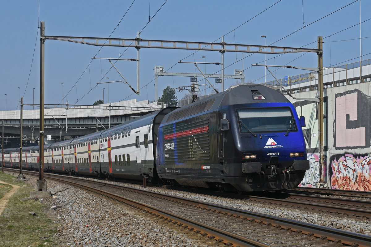 Re 460 031-8 mit der Ceneri 2020 Werbung, fährt Richtung Bahnhof Muttenz. Die Aufnahme stammt vom 24.03.2019.