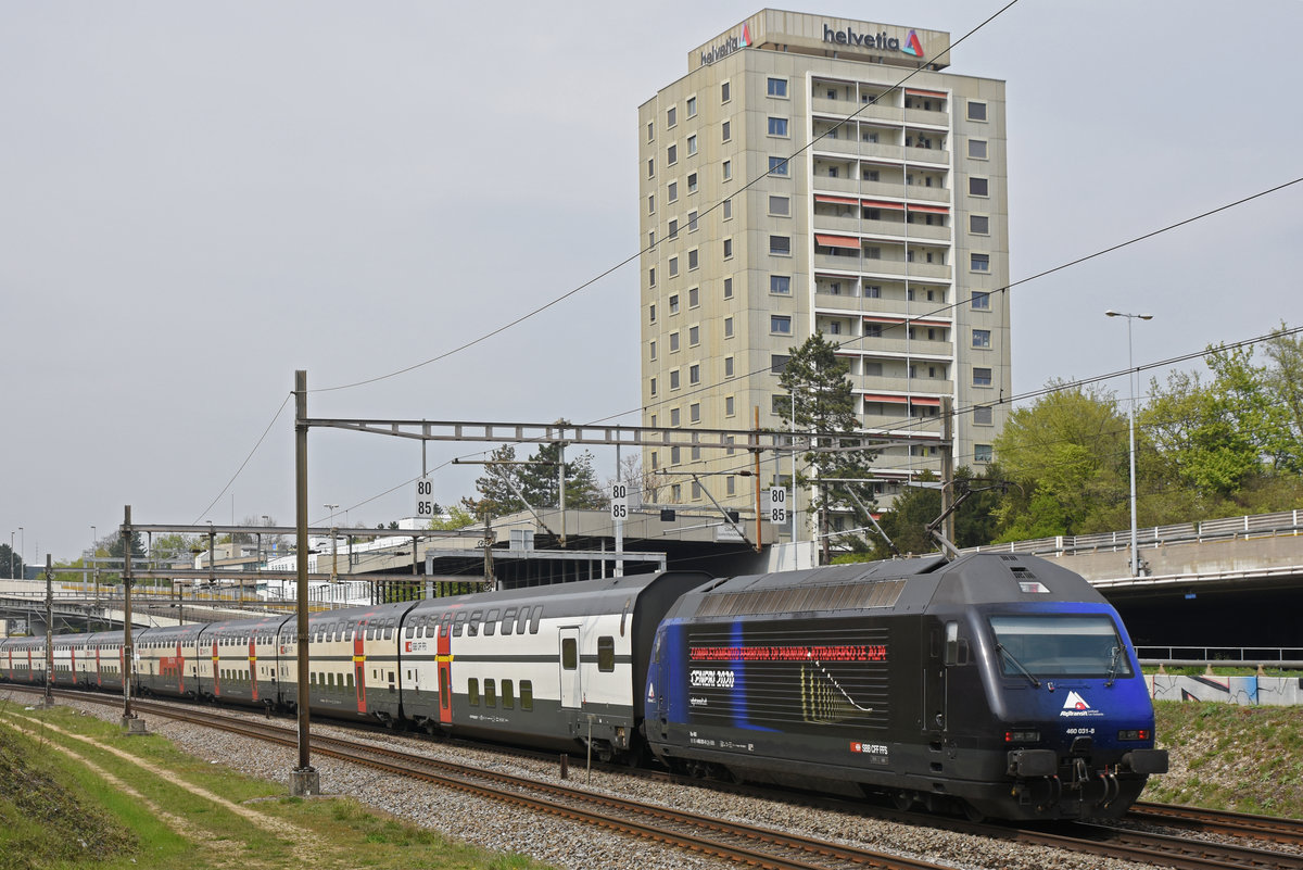Re 460 031-8 mit der Ceneri 2020 Werbung, fährt Richtung Bahnhof SBB. Die Aufnahme stammt vom 13.04.2019.