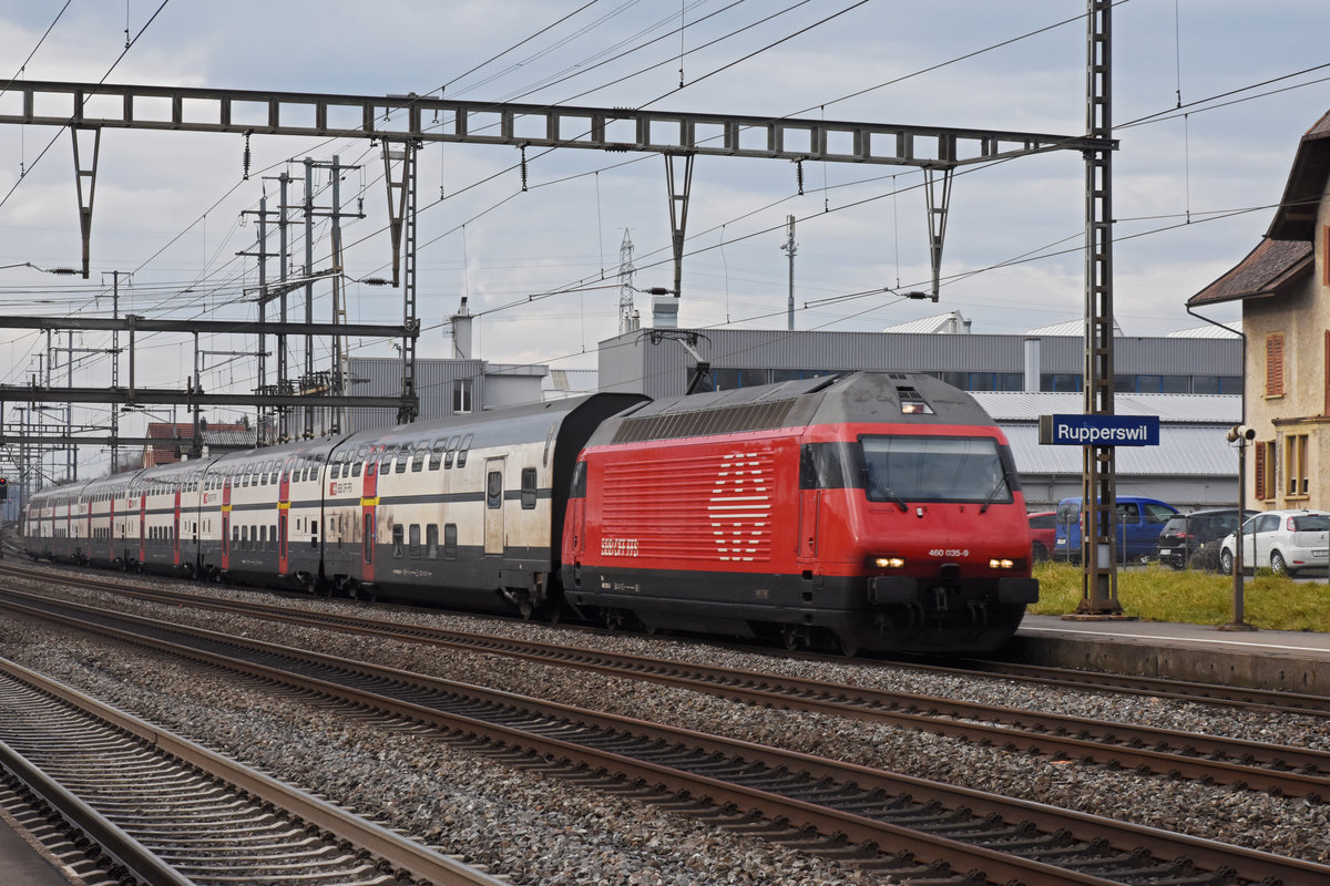 Re 460 035-9 durchfährt den Bahnhof Rupperswil. Die Aufnahme stammt vom 17.01.2020.