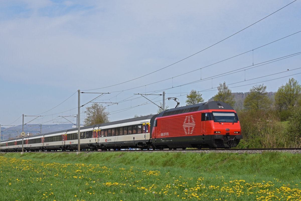 Re 460 038-3 fährt Richtung Bahnhof Sissach. Die Aufnahme stammt vom 18.04.2019.