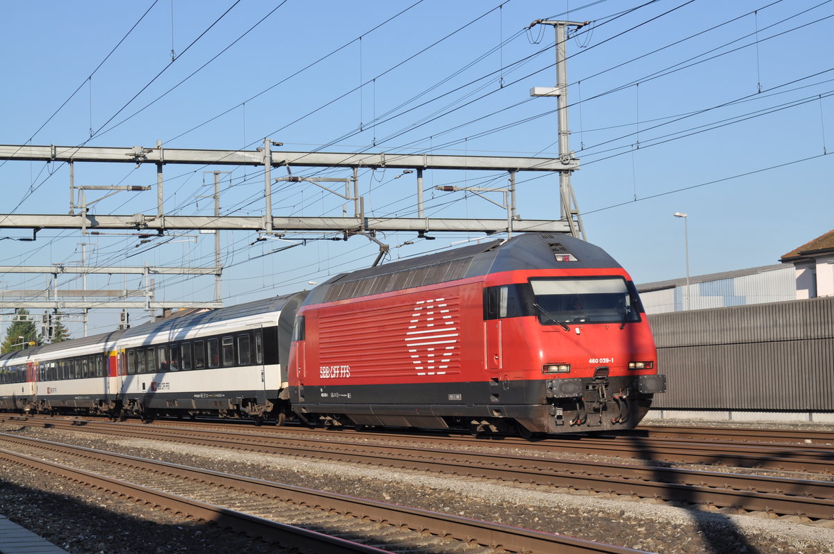 Re 460 039-1, durchfährt den Bahnhof Rothrist. Die Aufnahme stammt vom 25.08.2016.
