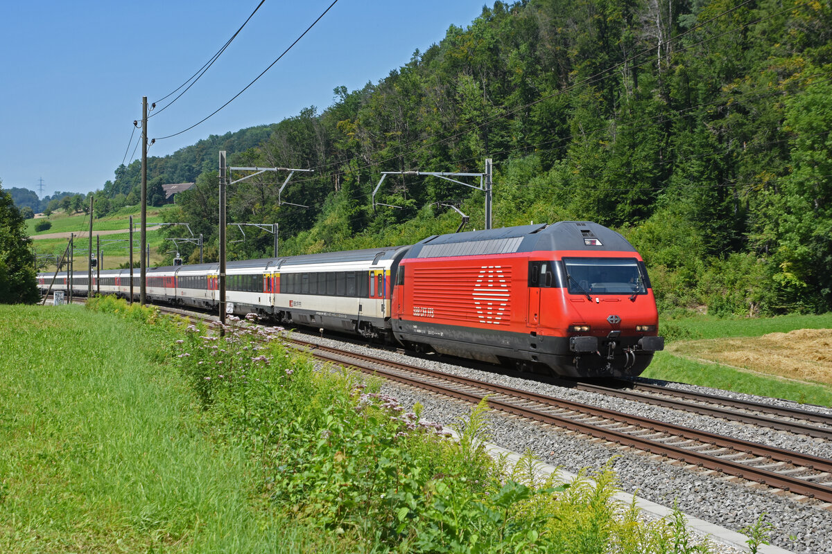 Re 460 039-1 fährt Richtung Bahnhof Tecknau. Die Aufnahme stammt vom 12.08.2021.