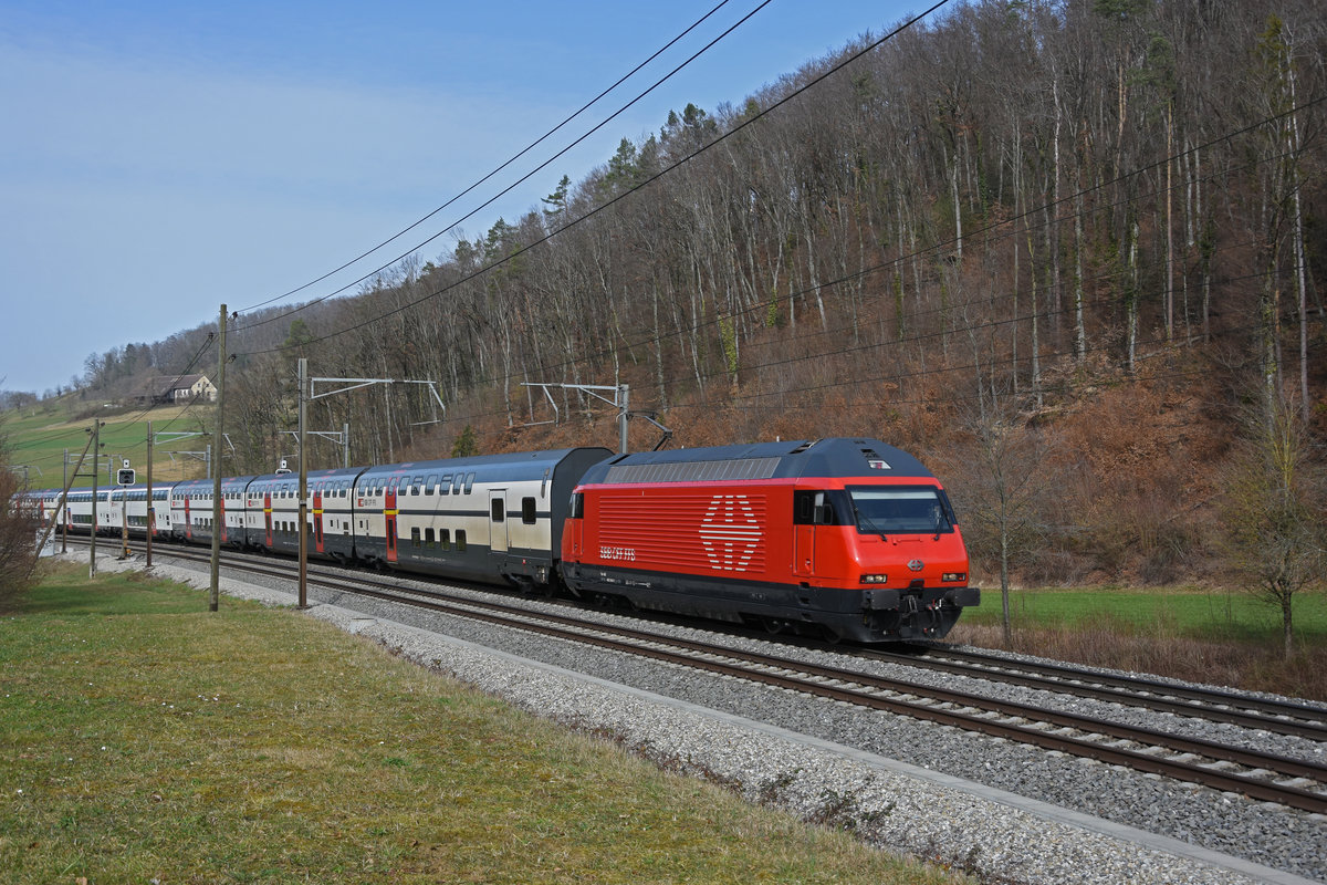 Re 460 040-9 fährt Richtung Bahnhof Tecknau. Die Aufnahme stammt vom 26.02.2021.