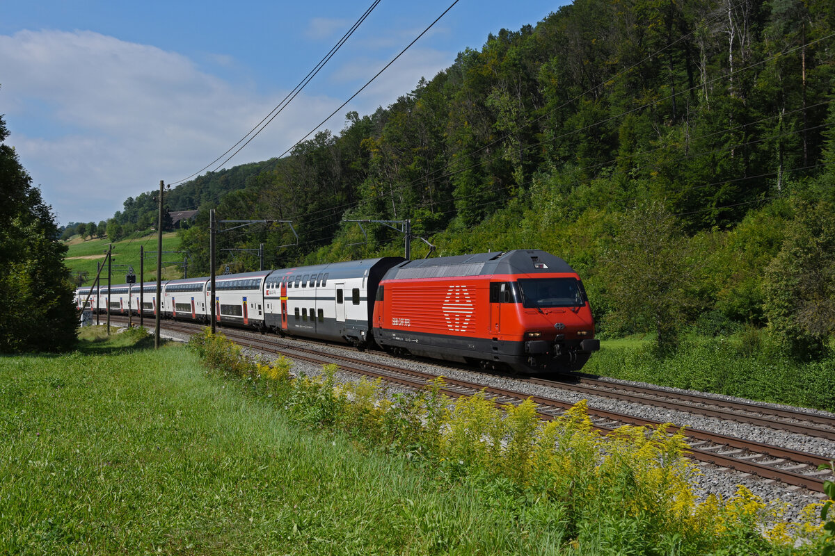Re 460 040-9 fährt Richtung Bahnhof Tecknau. Die Aufnahme stammt vom 25.08.2021.
