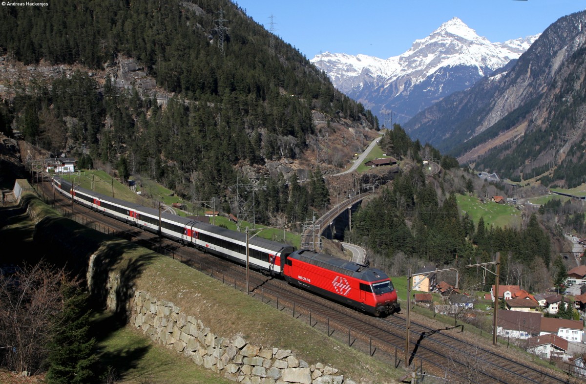 Re 460 040-9 mit dem IR 2425 (Zürich HB-Locarno) bei Wassen 9.4.15