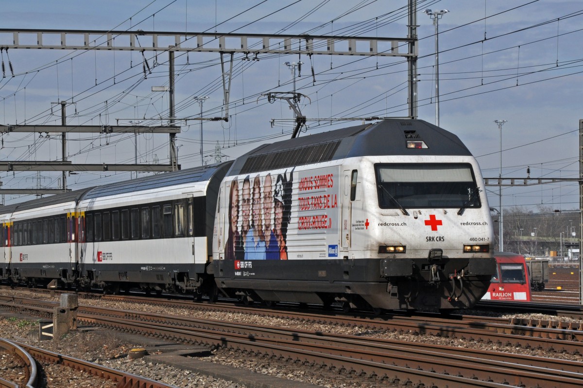 Re 460 041-7 kurz nach dem Bahnhof Muttenz. Die Aufnahme stammt vom 25.02.2014.