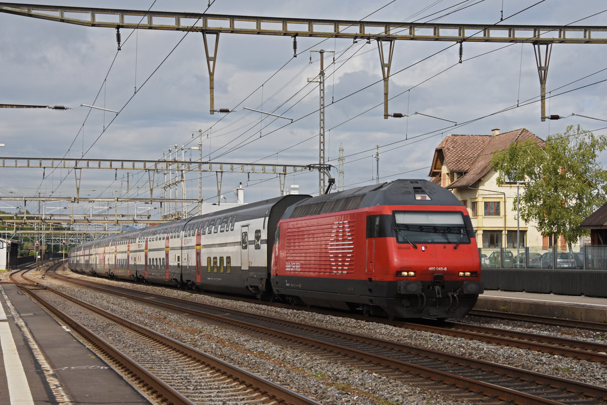 Re 460 045-8 durchfährt den Bahnhof Rupperswil. Die Aufnahme stammt vom 31.07.2019.