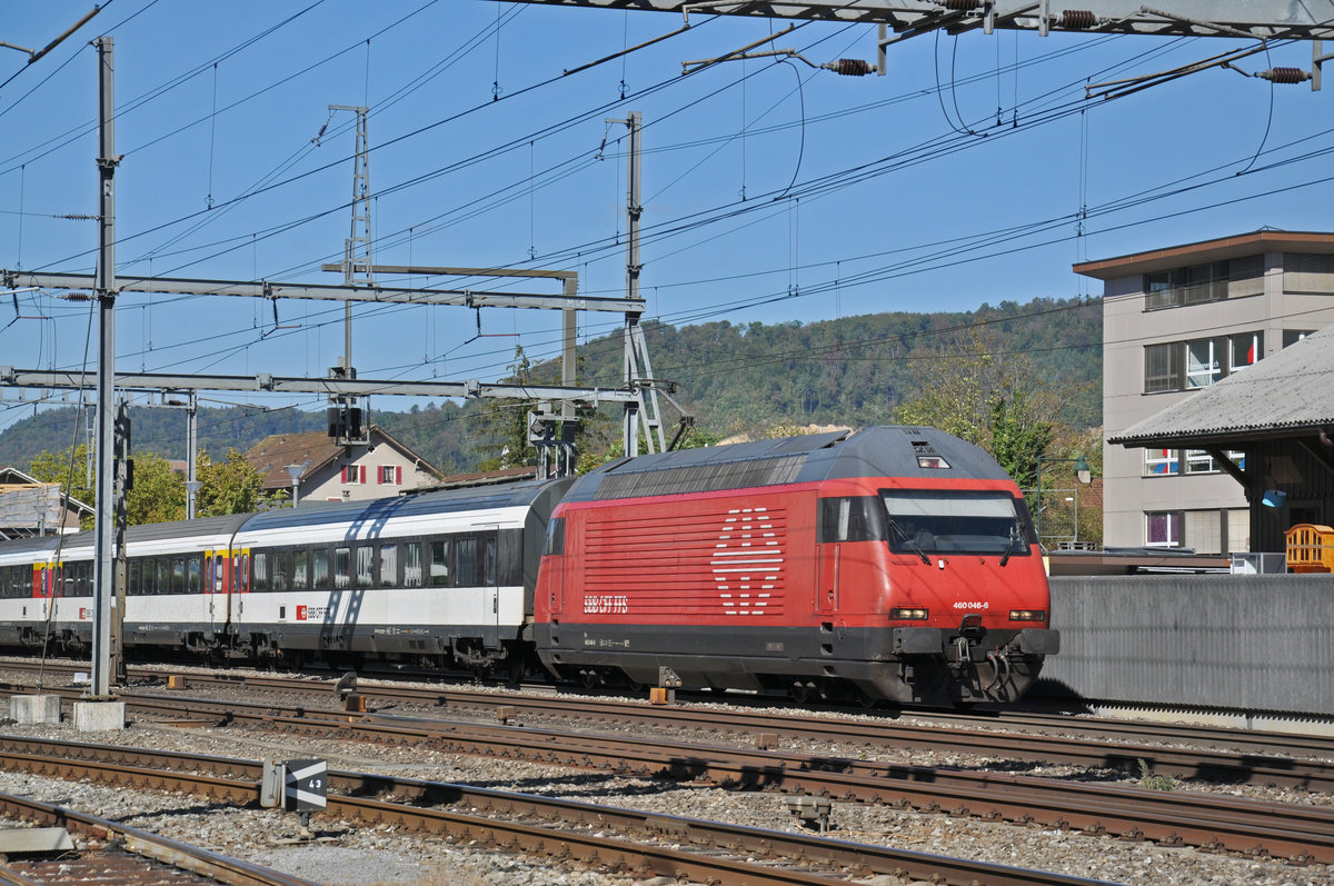 Re 460 046-6 verlässt den Bahnhof Sissach. Die Aufnahme stammt vom 25.09.2018.