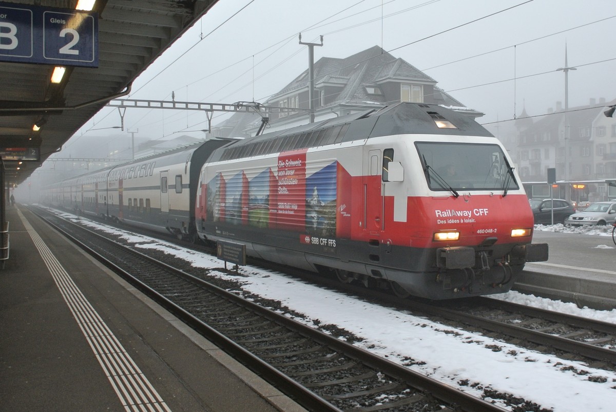 Re 460 048-2  RailAway  mit einem 6-Wagen IC 2000 als Ersatz IR 2113 in Solothurn. Planmssig verkehren keine Doppelstockzge mehr zwischen Biel und Zrich, 06.01.2015.