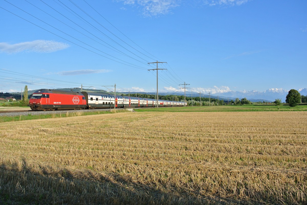 Re 460 049-0 mit IC 1088 bei Allmendingen, 18.08.2014.