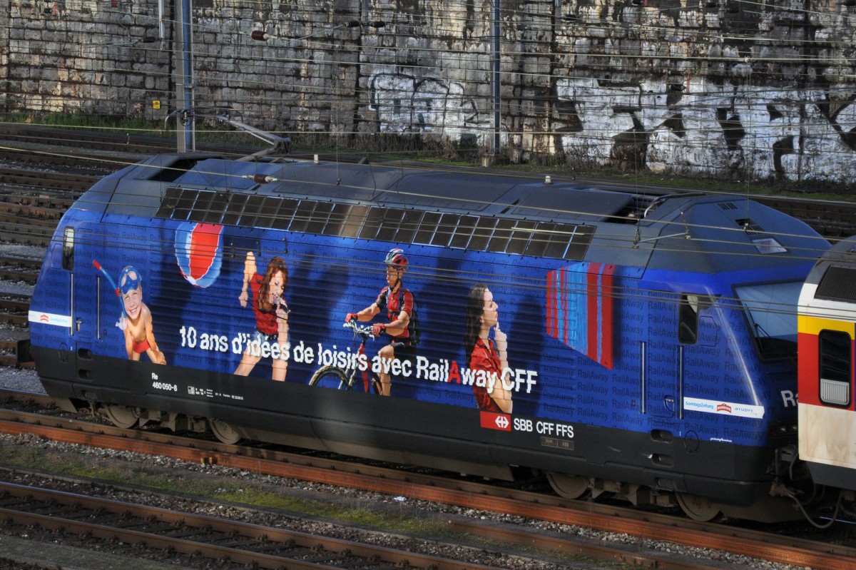 Re 460 050-8 mit der SBB Rail a Way Werbung beim Bahnhof SBB. Die Aufnahme stammt vom 17.01.2014.